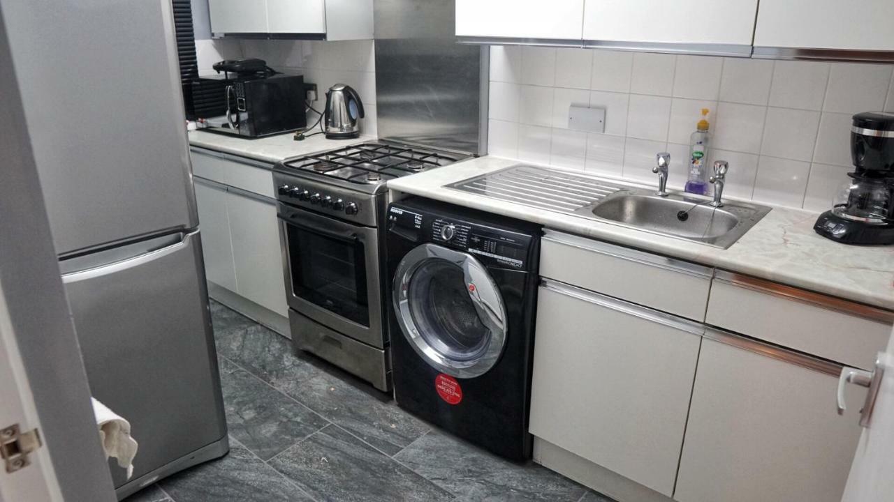 North London Apartment - Edmonton Eksteriør bilde